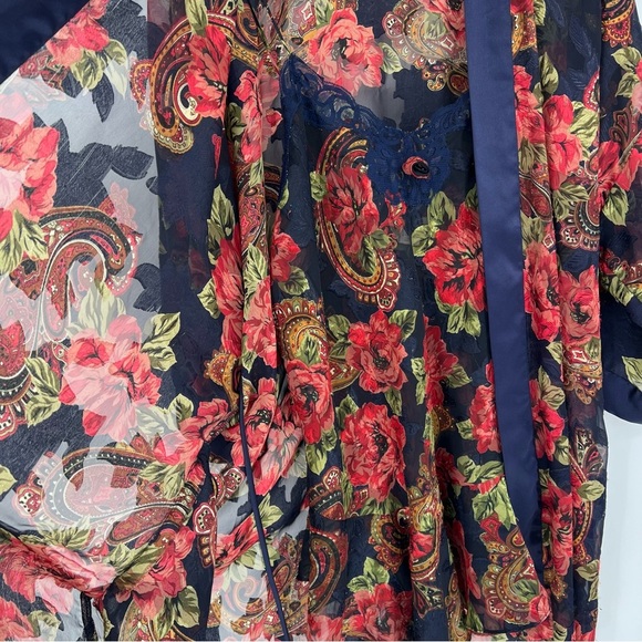 Victoria’s Secret Gold Label Vintage Floral Rose Lingerie and‎ Bathrobe - Picture 4 of 16